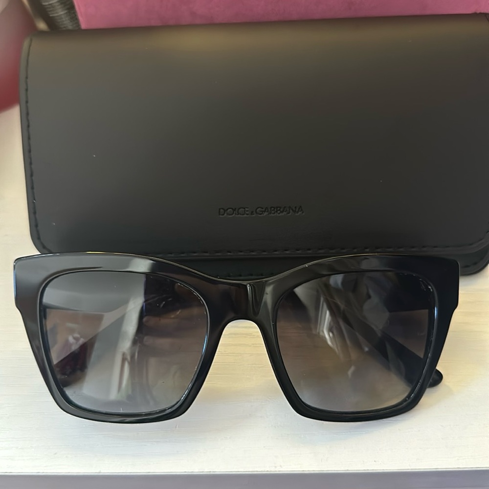❌SOLD❌AUTHENTIC DOLCE & GABBANA SUNGLASSES 52MM